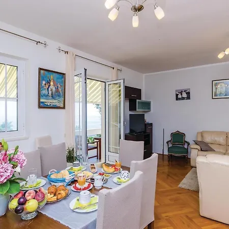 Three-bedroom Bosanka With Sea View 08