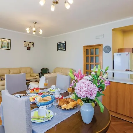 Three-bedroom Bosanka With Sea View 08