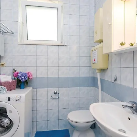 Three-bedroom Bosanka With Sea View 08
